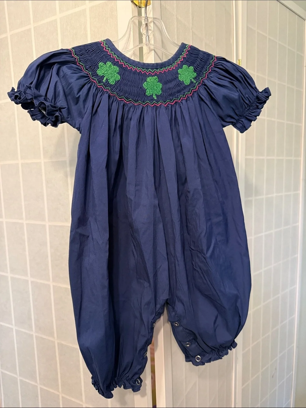 Girl’s Navy Smocked Romper with Green Clover Embroidery Size 9m - Picture 2 of 4
